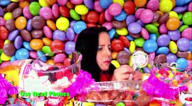 Asmr Mukbang comendo vários tipos de Doces e os gatilhos são incríveis com o som da boca e da mandíbula mastigando