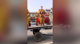 Shop in China hires robot band to play at opening ceremony