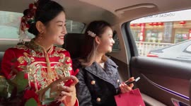 Brides exchange bouquets in heartwarming gesture as they drive past each other on road in China