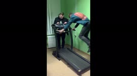 The girl fell on the treadmill | FAIL