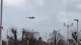 Storm Eunice: British Airways plane battles with winds as it lands at Heathrow