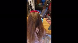 Bizarre parenting hack as dad uses vacuum cleaner to dry his daughter's hair