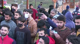 Artists perform 'Nukad Natak' at Zero Bridge, Kashmir to raise drug de-addiction awareness