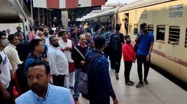 The people's in Northern India careless  about Covid 19 infaction in railway station