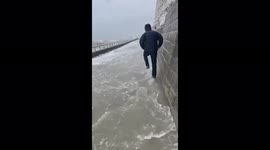 Storm Eunice: Two walkers get drenched by waves along Brighton seafront
