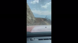 Driver with nerves of steel steers car along treacherous mountain road in Vietnam