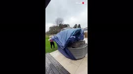 British mum tries to fight Storm Eunice and instantly regrets it