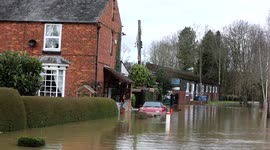 River Severn flooding: Homes flooded in Bewdley after flood barriers breached