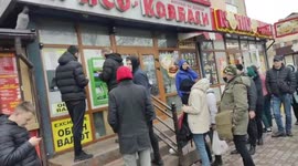 Panicked Ukrainians queue at ATMs as Russia launches invasion