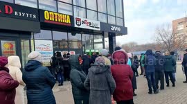 Panicked Ukrainians line up at ATMs in Donbas as Russia launches invasion
