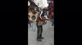 'One-man band' sings & plays multiple instruments at the SAME TIME in Morocco