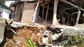 West Pasaman Earthquake Victims in Indonesia Traumatized and Need Food