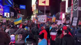 New York: Anti-Putin demonstrators gather in Times Square, unfurl massive Ukrainian flag