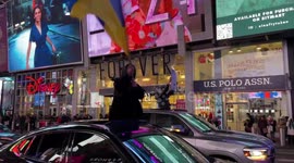 New York: Ukraine supporters wave flags from vehicles in convoy through Times Square