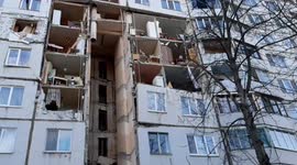 Kharkiv apartment block destroyed by shelling as Russian forces try to seize the city
