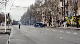 Buildings burns and tanks roam streets in Ukrainian city Melitopol battling against Russian presence