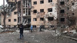 Four weeks of war in Ukraine: Residents of town near Kyiv wander through rubble after deadly aerial bombardment (March 3)