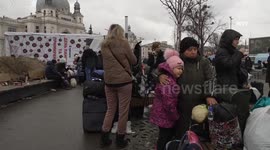Long queues and huge crowds in Lviv, Ukraine, as massive evacuation continues