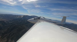 Sailplane flight. Flight in its purest form in the California mountains