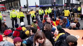 Youth Exstinction Rebellion shut down roads in Central London