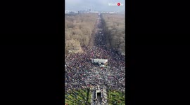 'Hundreds of thousands of people gather in Berlin to protest against Russia's invasion of Ukraine '