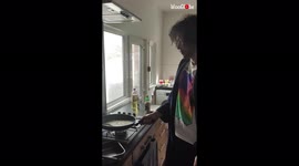 'Surrey boy teaches how to make a dusty 'Floor Pancake' *COOKING FAIL*
'