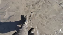 Storm chaser stumbles across quicksand at Lake Erie coast in Ontario