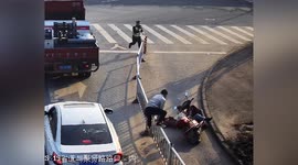 Chinese motorist jumps over guardrails to save mother and daughter trapped under scooter