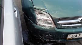 ACCIDENT / FAIL: Skoda octavia didn't give right of way causing two totalled cars (Dashcam Video)