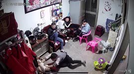 Quick-thinking father prevents 1-year-old son from falling off sofa in China