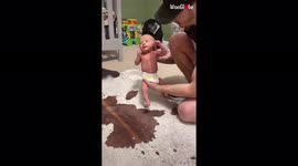 'Dad helps NEWBORN son learn how to dance *Try Not to Laugh*
'