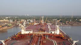 180,000 ton oil tanker ship travels to final destination in Mumbai, India