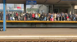Ukraine war: Desperate crowds at Kyiv-Pasazhyrskyi station try to board train to get them out