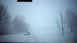 Cars spins out into oncoming traffic in heavy Ontario snowstorm