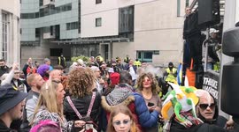 Dance for Peace Parade: London street ravers raise money for Ukraine humanitarian effort