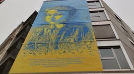 French streets artists pay tribute to Ukraine with murals across Paris