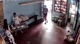 Foldable table topples over spilling food all over floor