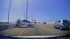 BRUTAL ACCIDENT: Driver loses control of vehicle and crashes into guard rail (Dashcam Video)