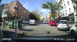 ACCIDENT/FAIL: Limited vision causes driver to get sideswiped (Dashcam Video)