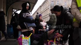 Ukrainian refugees leave on free train from Poland