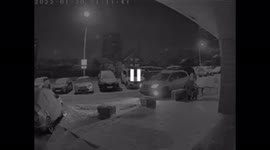 The cry of a child saved adults from a snow block that fell from the roof