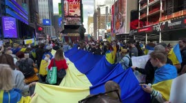 New York: Demonstrators sing Ukrainian national anthem, chant “Putin is a killer” and “Save Ukrainian children”