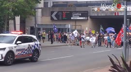 'Brisbane: Anti-mandate protesters make their voices heard by marching through South Bank '