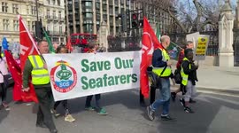 P&O protesters march through London after P&O Ferries sack 800 staff