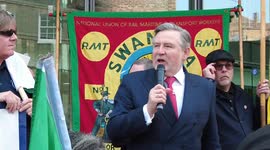 Labour MP Barry Gardiner speaks at union protest at DP World offices, to defend P&O jobs