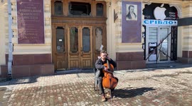 Musician plays Ukrainian national anthem outside damaged university in Kharkiv