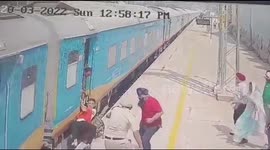 Indian security personnel saves passenger life after he slips while boarding train in Northern India