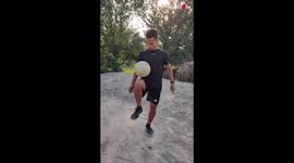 'Football freestyler AMAZES with his INCREDIBLE handling and juggling skills '