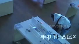 Thief raids phone shop through ceiling