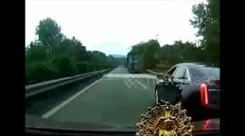 Man threatens driver with knife in road rage fight